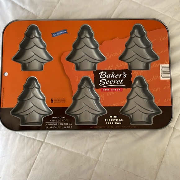 NWT VTG Baker’s Secret Non-Stick Mini Christmas Tree Pan, Bakes 6 Trees at Once - Picture 3 of 6